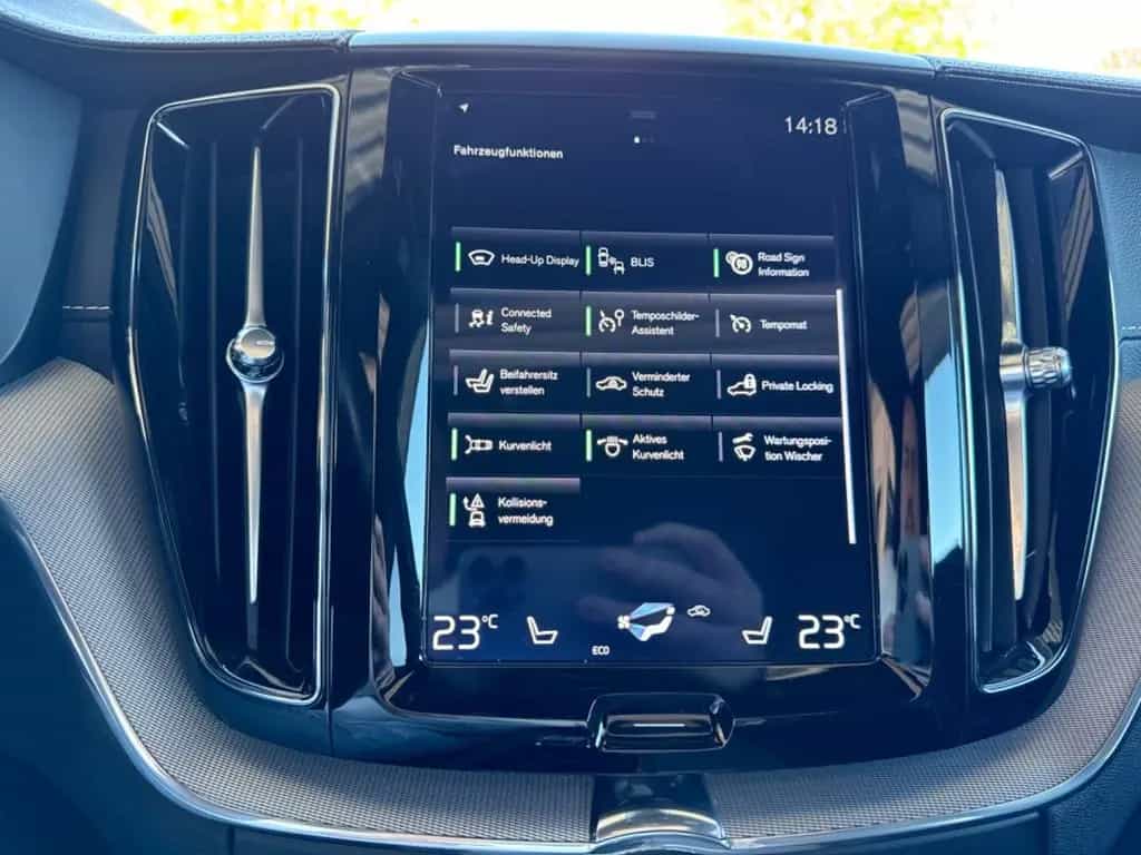 Volvo XC60 R Design AWD *Pano/Head-Up/AHK/Kamera360* 06/2018-photo-21
