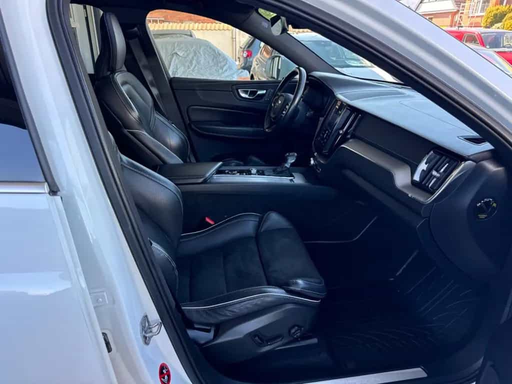 Volvo XC60 R Design AWD *Pano/Head-Up/AHK/Kamera360* 06/2018-photo-27