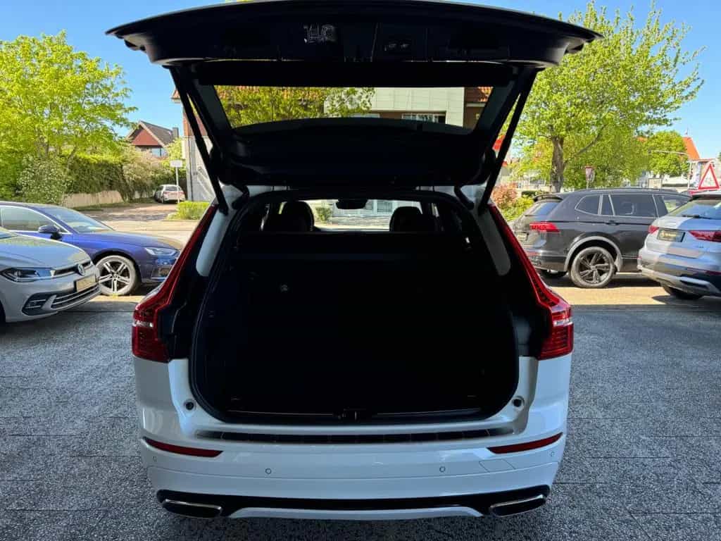 Volvo XC60 R Design AWD *Pano/Head-Up/AHK/Kamera360* 06/2018-photo-31