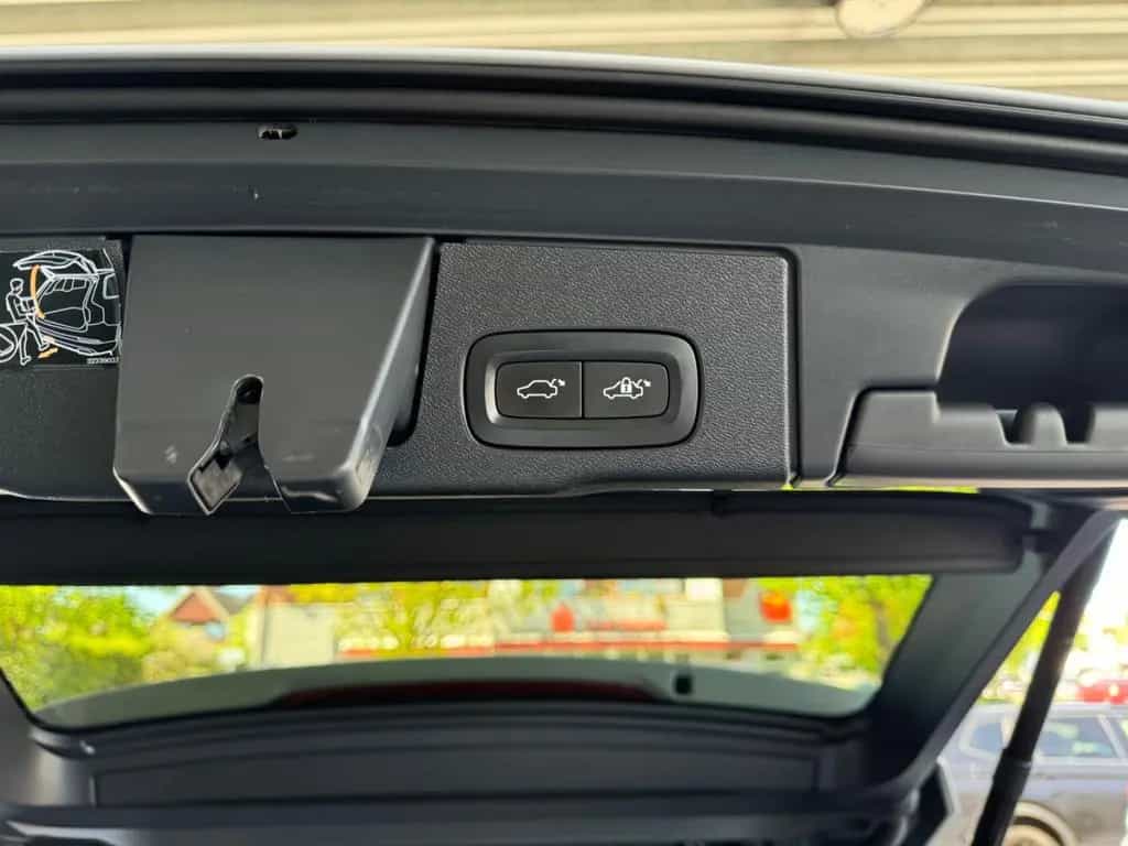 Volvo XC60 R Design AWD *Pano/Head-Up/AHK/Kamera360* 06/2018-photo-36