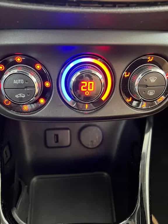Opel Adam ROCKS 1.0 85kW S/S ROCKS 03/2018-photo-9