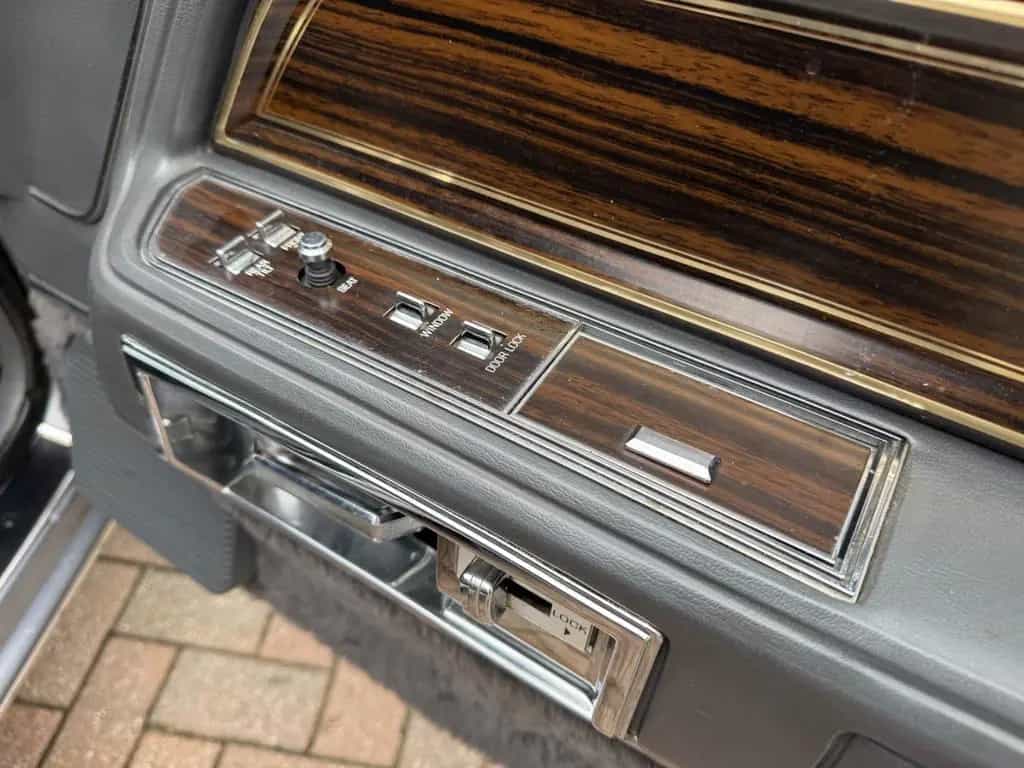 Lincoln Mark VI H-Zulassung Tüv Neu V8 4.8 Signature S. 07/1983-photo-30