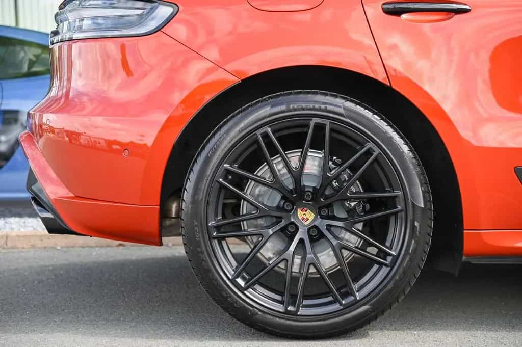Porsche Macan GTS *Leder-Paket* Luft* Pano* AHK* 21 Zoll 02/2022-photo-37