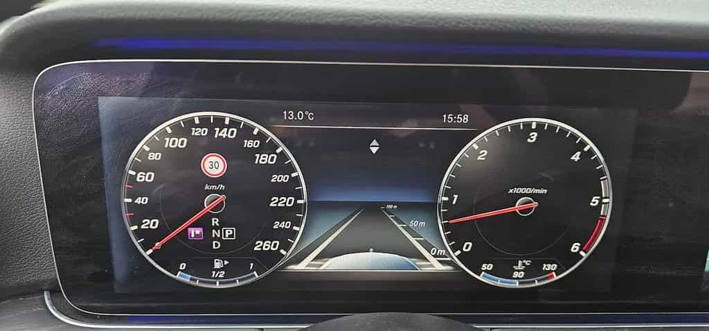 Mercedes-Benz E 350 E*350d*Lim.*Avantgarde*Widescreen*Multibeam*MEGA 07/2017-photo-27