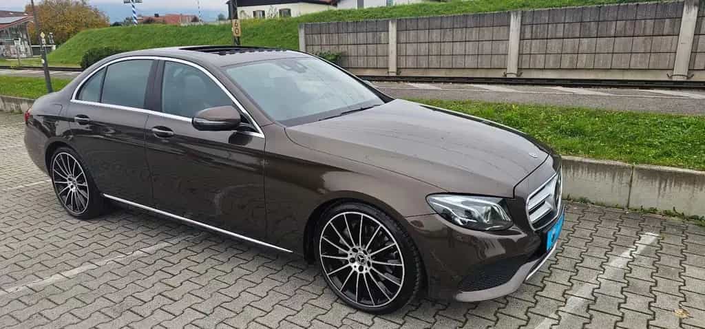 Mercedes-Benz E 350 E*350d*Lim.*Avantgarde*Widescreen*Multibeam*MEGA 07/2017-photo-9