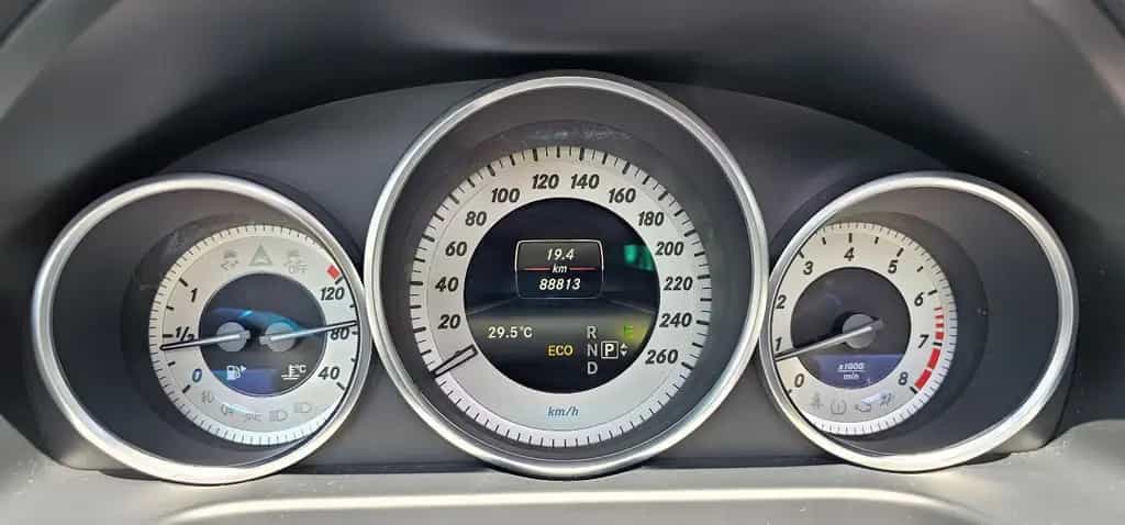 Mercedes-Benz E 200 E*200*CGI*Lim.*7G-TRONIC*Avantgarde*LED*SHD* 04/2016-photo-26
