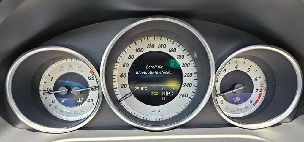 Mercedes-Benz E 200 E*200*CGI*Lim.*7G-TRONIC*Avantgarde*LED*SHD* 04/2016-photo-28