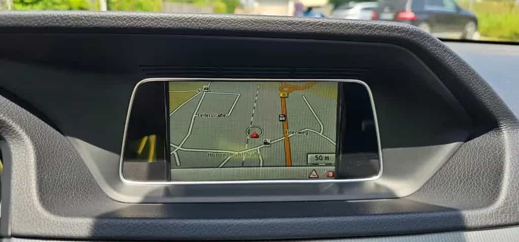 Mercedes-Benz E 200 E*200*CGI*Lim.*7G-TRONIC*Avantgarde*LED*SHD* 04/2016-photo-32