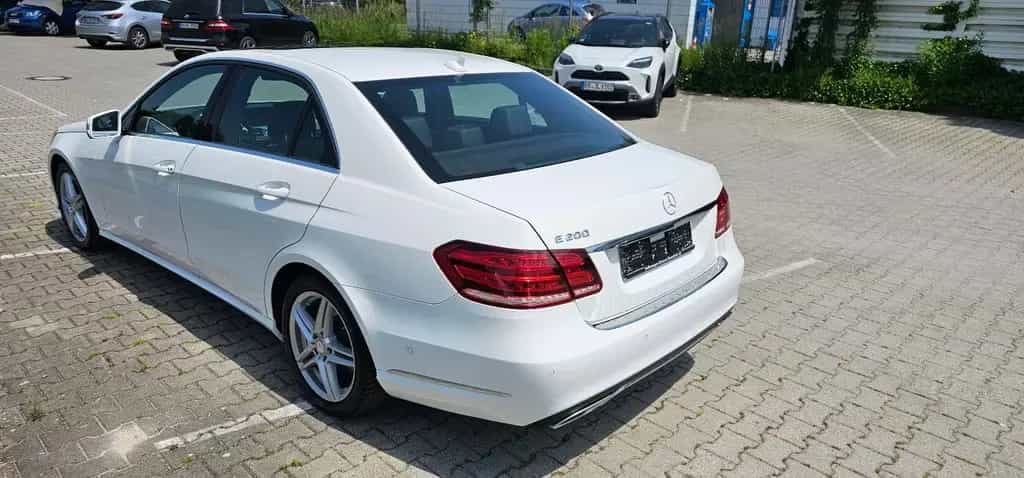 Mercedes-Benz E 200 E*200*CGI*Lim.*7G-TRONIC*Avantgarde*LED*SHD* 04/2016-photo-4