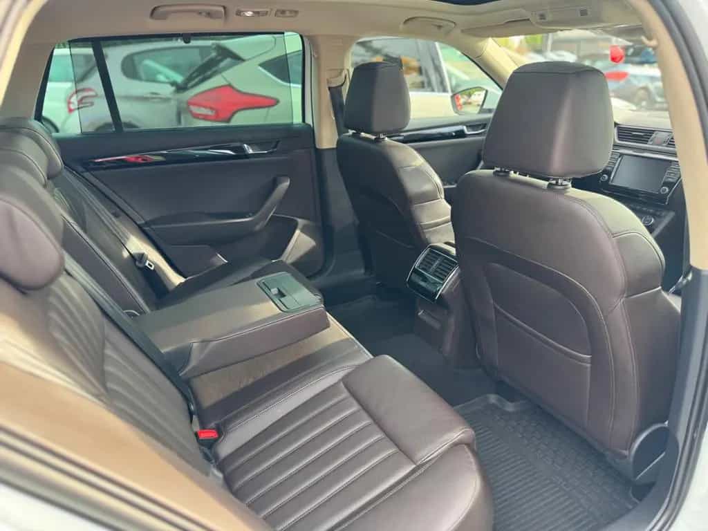 Skoda Superb 2.0 TSI 162kW Green tec DSG L&K Combi 08/2016-photo-12