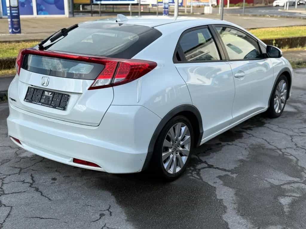 Honda Civic Lim. 5-trg. 1.6 i-DTEC Sport Tüv 03-2028 09/2013-photo-11