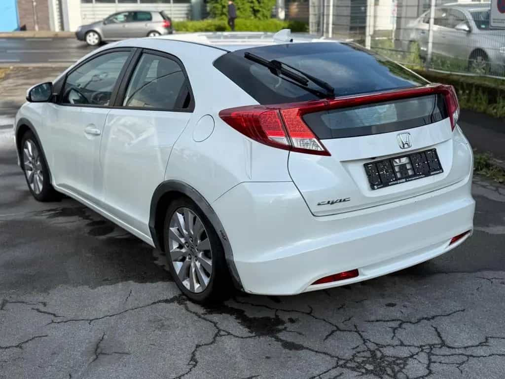 Honda Civic Lim. 5-trg. 1.6 i-DTEC Sport Tüv 03-2028 09/2013-photo-16