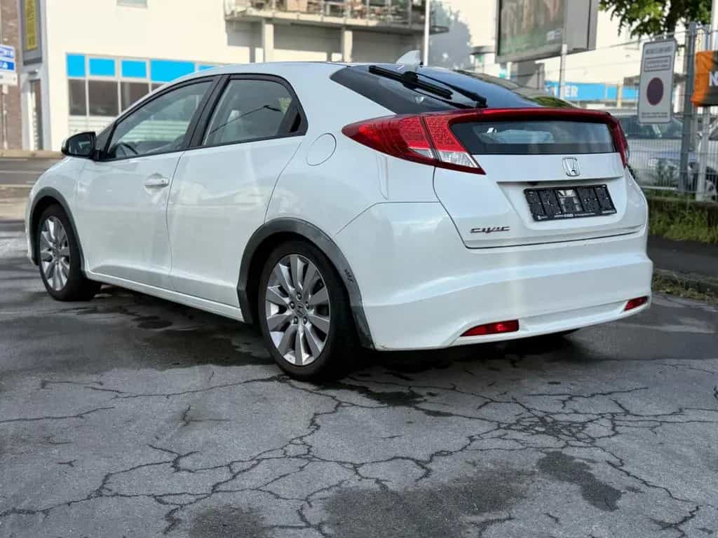 Honda Civic Lim. 5-trg. 1.6 i-DTEC Sport Tüv 03-2028 09/2013-photo-18