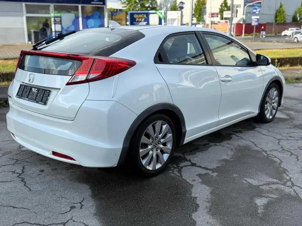 Honda Civic Lim. 5-trg. 1.6 i-DTEC Sport Tüv 03-2028 09/2013-photo-9