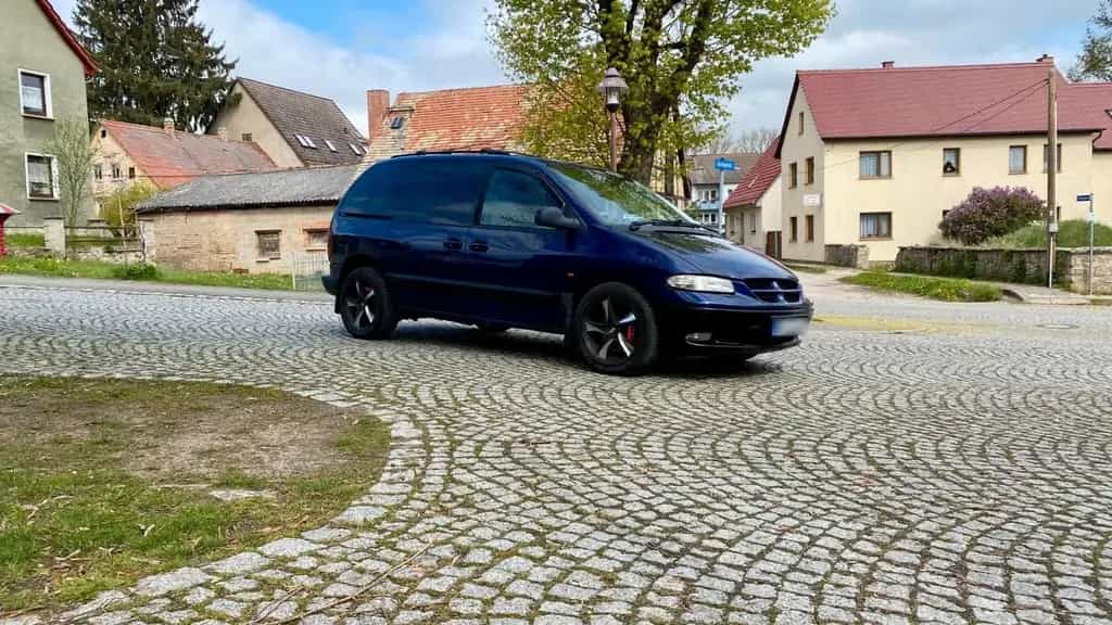 Chrysler Voyager gen.3 (2.5 TD) 02/1998-photo-2