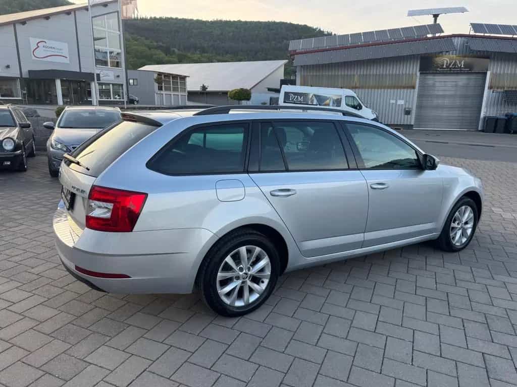 Skoda Octavia Combi Style/Aut/LED/ACC 09/2017-photo-22