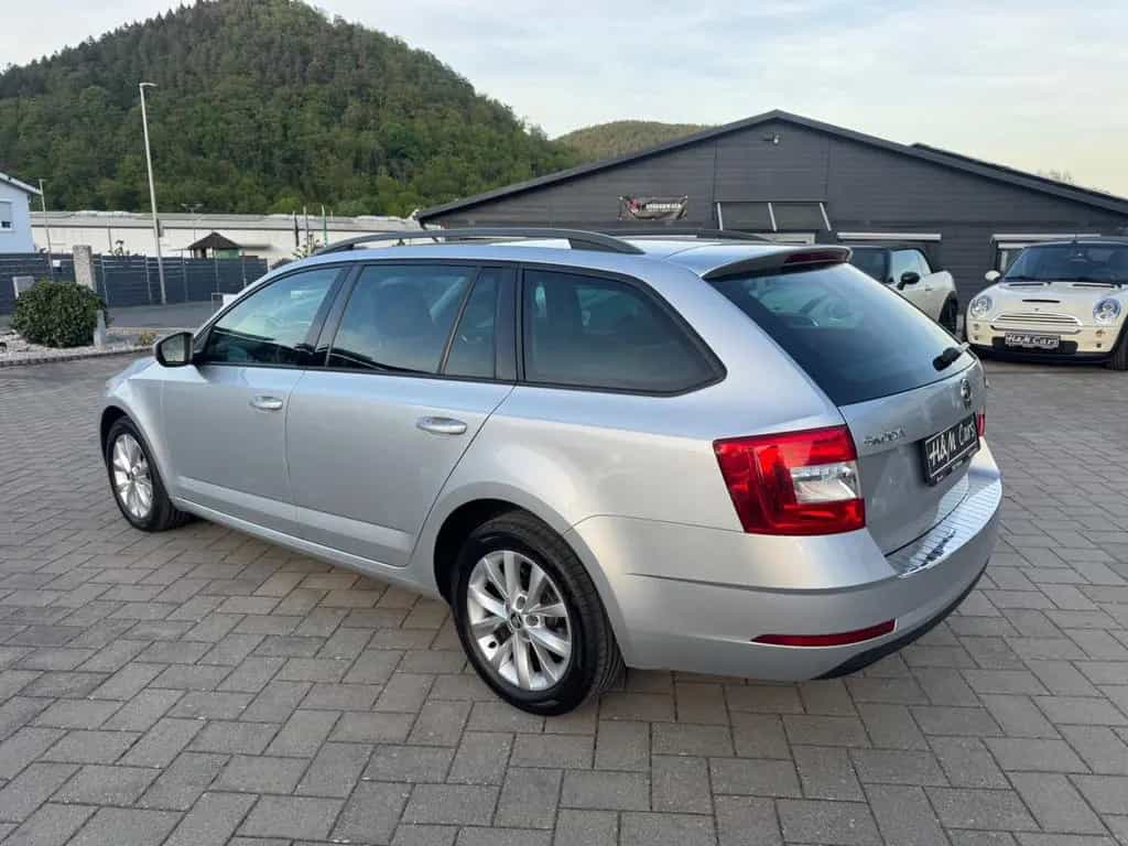 Skoda Octavia Combi Style/Aut/LED/ACC 09/2017-photo-23