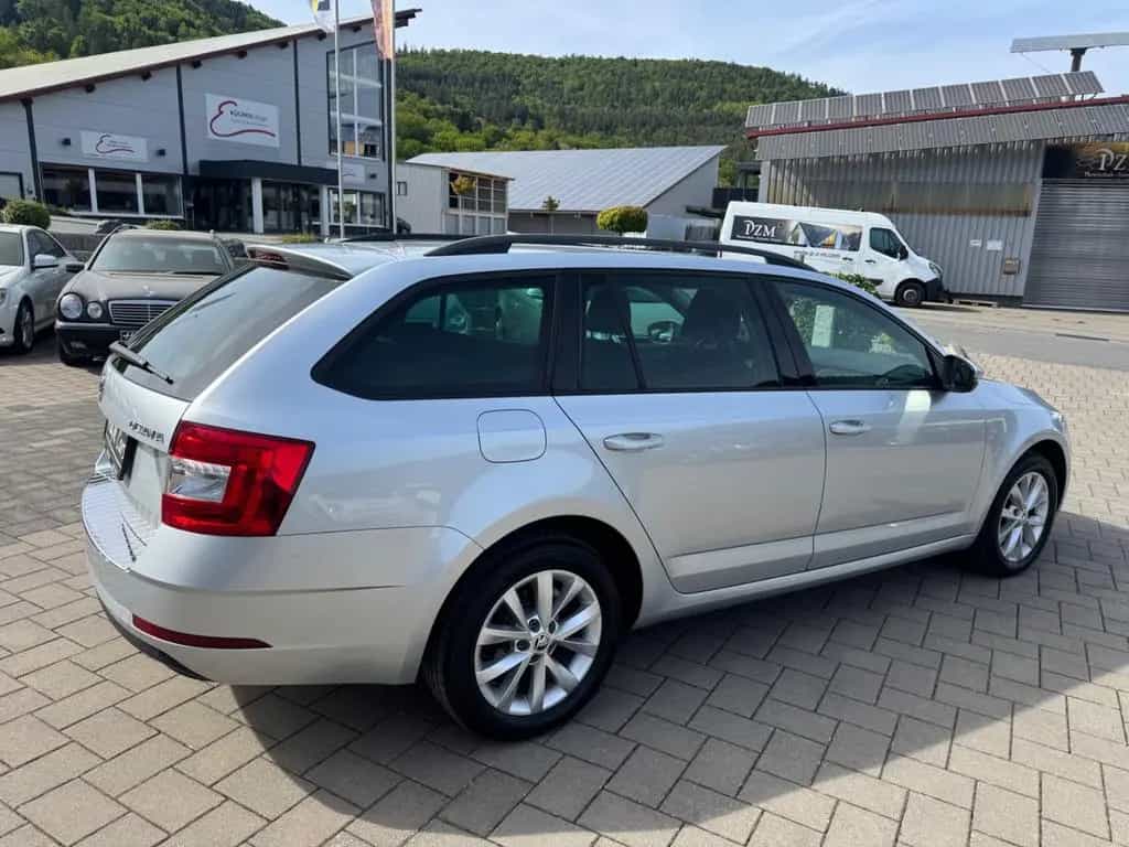 Skoda Octavia Combi Style/Aut/LED/ACC 09/2017-photo-6