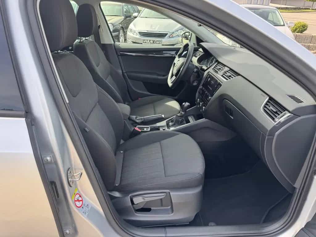 Skoda Octavia Combi Style/Aut/LED/ACC 09/2017-photo-8