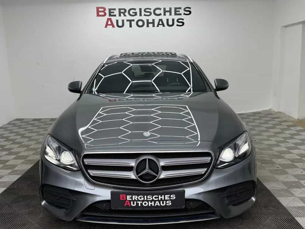 Mercedes-Benz E 200 AMG-Line*Schiebedach*LED*Burmester*Kamera* 10/2017-photo-1