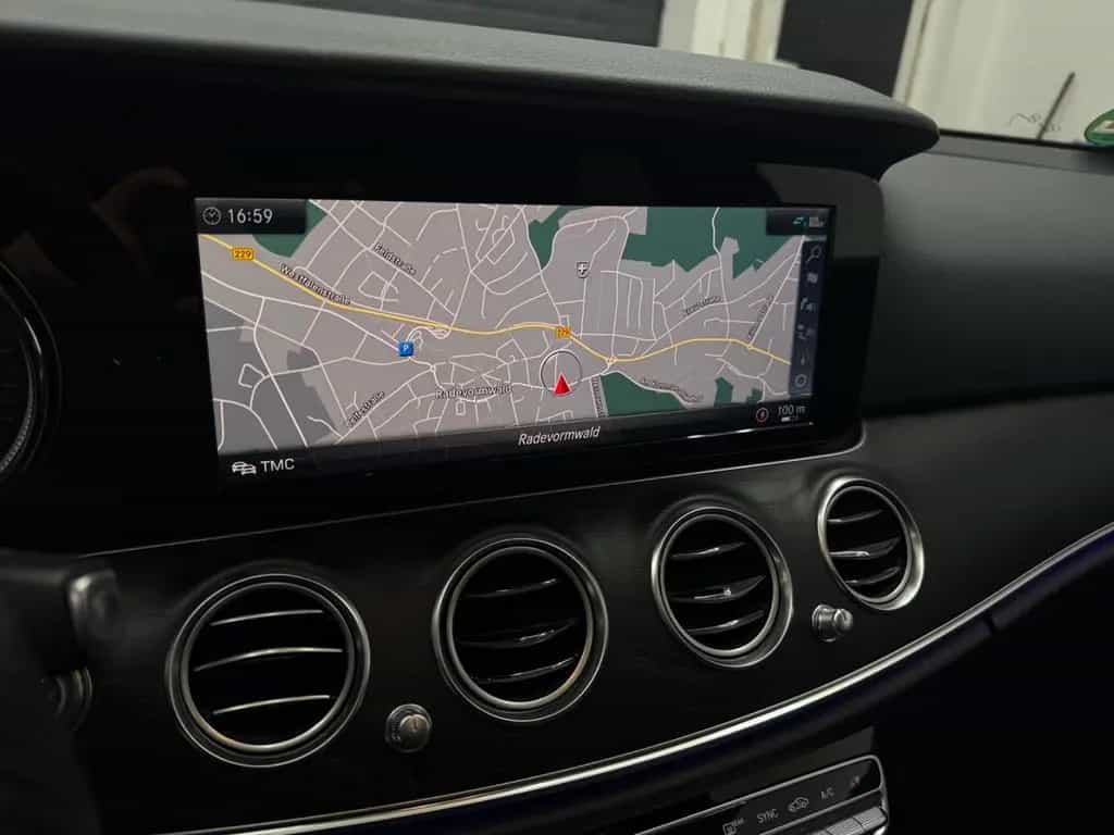 Mercedes-Benz E 200 AMG-Line*Schiebedach*LED*Burmester*Kamera* 10/2017-photo-20