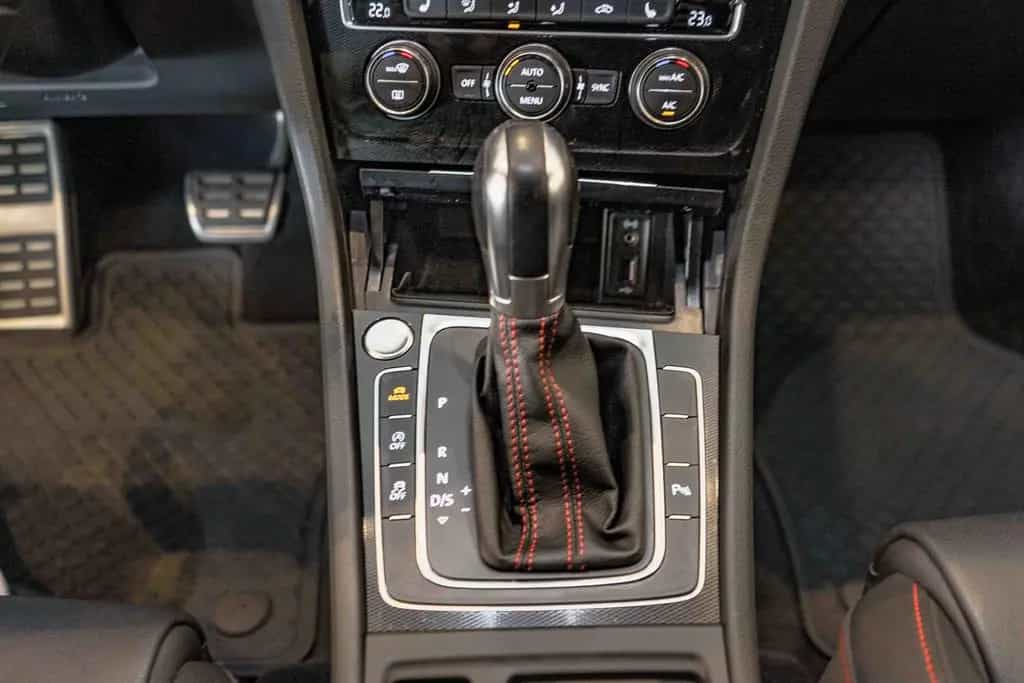 Volkswagen Golf VII Lim. GTI Performance DSG Leder DYNAUDIO 11/2016-photo-17