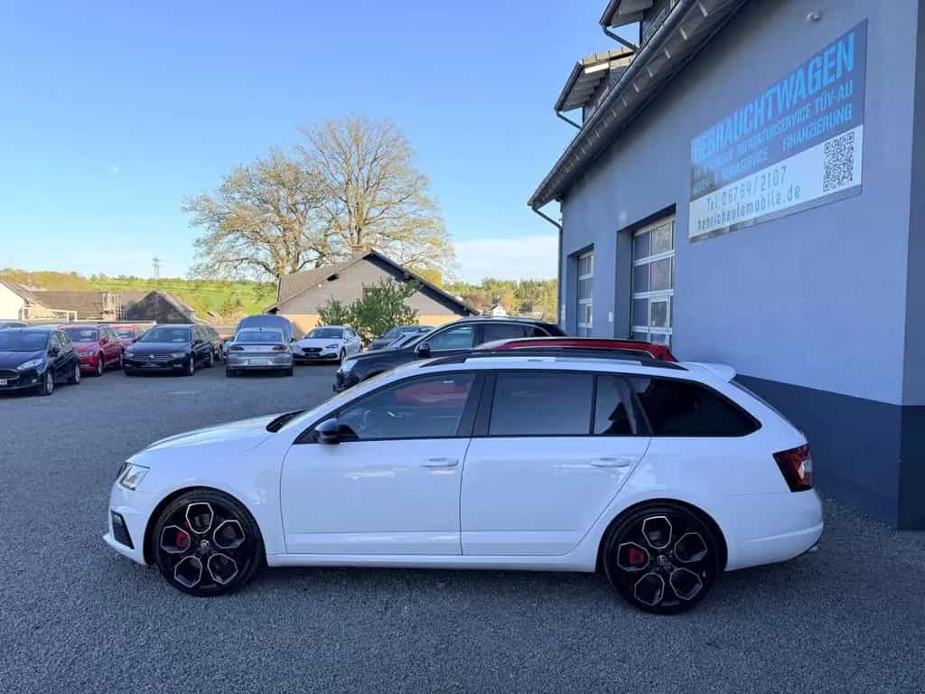 Skoda Octavia Combi RS 245 Navi GRA SHZ APP 19" 6-Gang 11/2018-photo-1