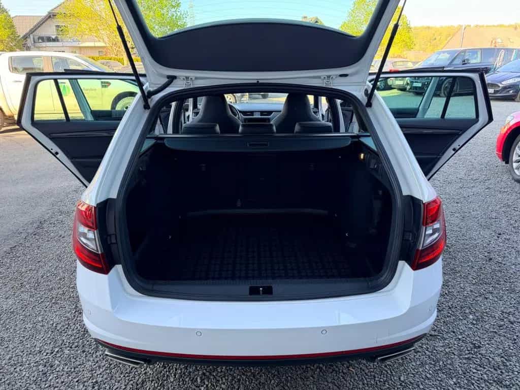 Skoda Octavia Combi RS 245 Navi GRA SHZ APP 19" 6-Gang 11/2018-photo-12