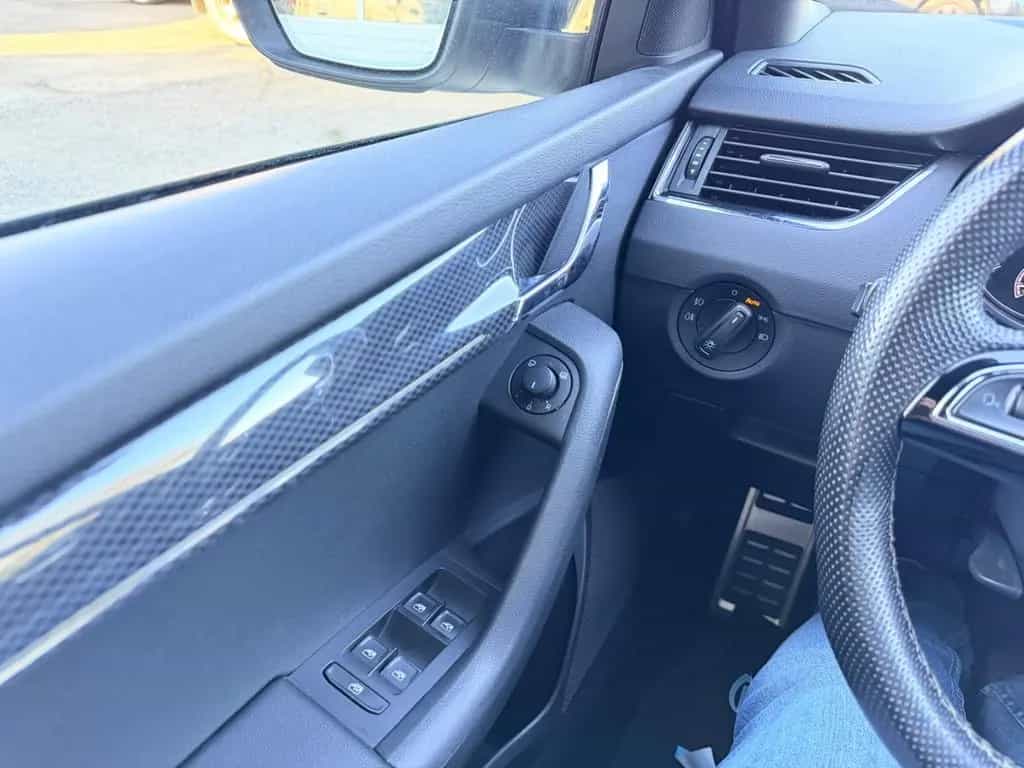 Skoda Octavia Combi RS 245 Navi GRA SHZ APP 19" 6-Gang 11/2018-photo-14