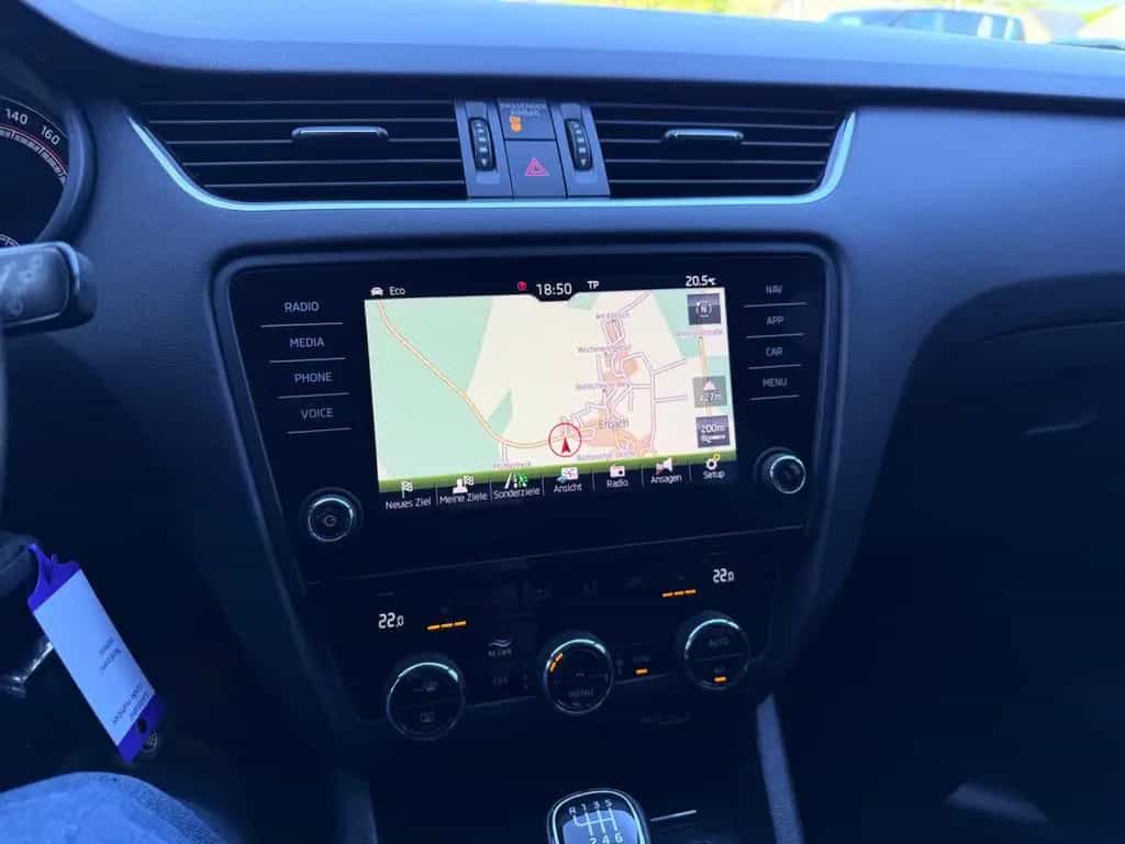 Skoda Octavia Combi RS 245 Navi GRA SHZ APP 19" 6-Gang 11/2018-photo-16