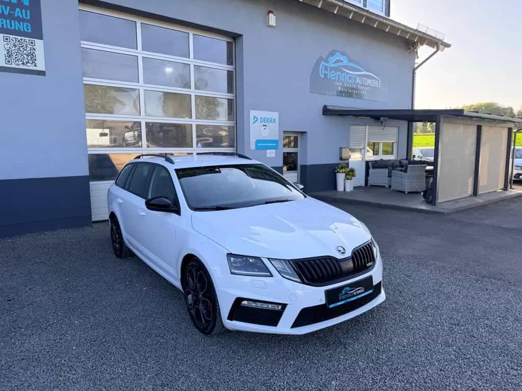 Skoda Octavia Combi RS 245 Navi GRA SHZ APP 19" 6-Gang 11/2018-photo-6