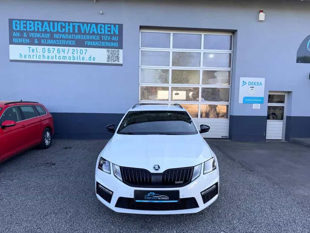Skoda Octavia Combi RS 245 Navi GRA SHZ APP 19" 6-Gang 11/2018-photo-7