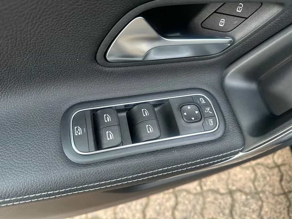 Mercedes-Benz A 200 Progressive Pano Navi Kamera LED 11/2018-photo-16