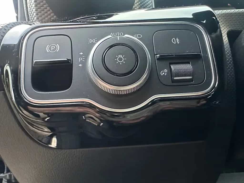 Mercedes-Benz A 200 Progressive Pano Navi Kamera LED 11/2018-photo-17