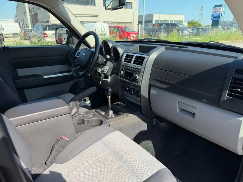 Dodge Nitro 2.8 CRD 4x4 2010 Garanzia 12 mesi 08/2010-photo-4