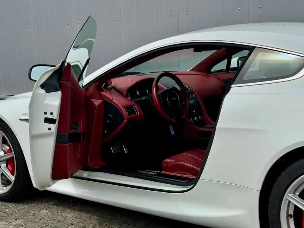 Aston Martin V8 Vantage 4.3l Sportshift Leder Bordeaux 08/2008-photo-13