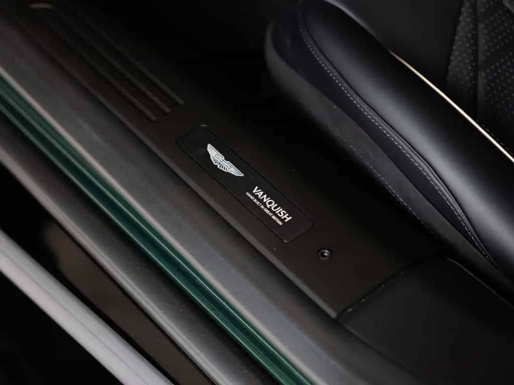 Aston Martin Vanquish Coupe Aston Martin Hamburg null-photo-12