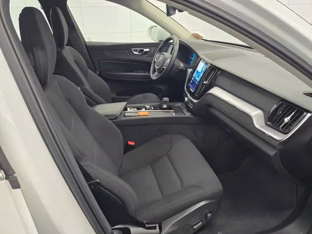 Volvo XC60 B4 D Geartronic Momentum Pro/LED/Navi/AHK 01/2022-photo-8