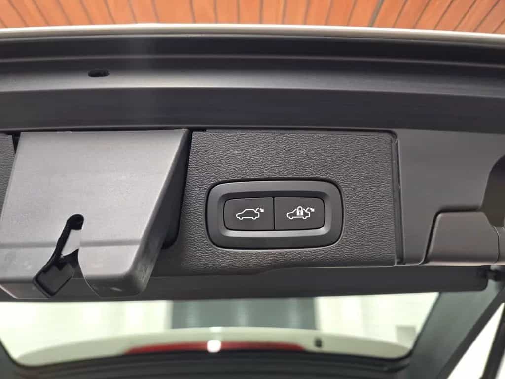 Volvo XC60 B4 D Geartronic Momentum Pro/LED/Navi/AHK 01/2022-photo-17