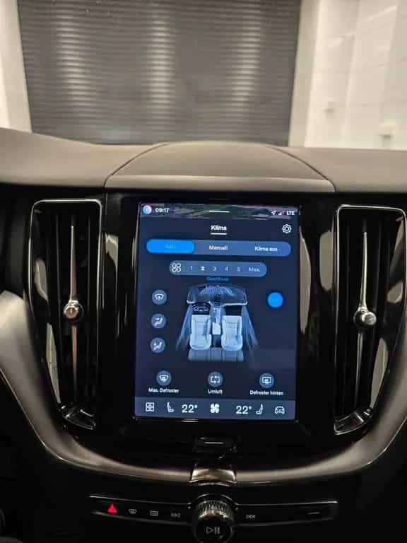 Volvo XC60 B4 D Geartronic Momentum Pro/LED/Navi/AHK 01/2022-photo-20