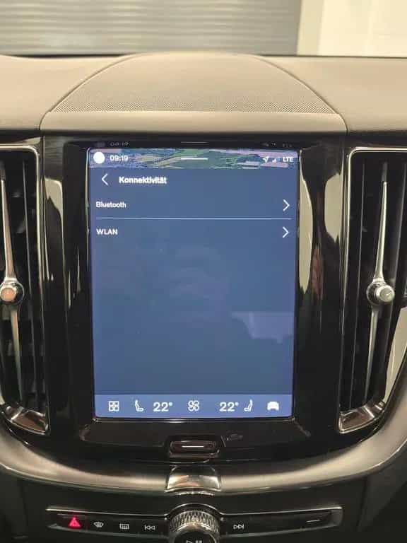 Volvo XC60 B4 D Geartronic Momentum Pro/LED/Navi/AHK 01/2022-photo-26