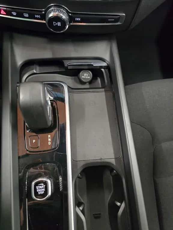 Volvo XC60 B4 D Geartronic Momentum Pro/LED/Navi/AHK 01/2022-photo-29