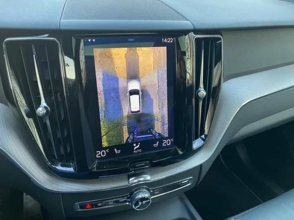 Volvo XC60 AWD R Design Pano 360°-Navi LED Head-Up 12/2019-photo-3