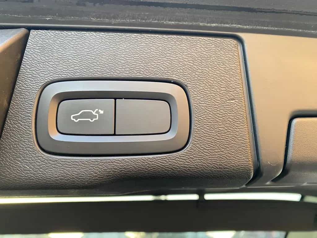 Volvo XC60 AWD R Design Pano 360°-Navi LED Head-Up 12/2019-photo-6