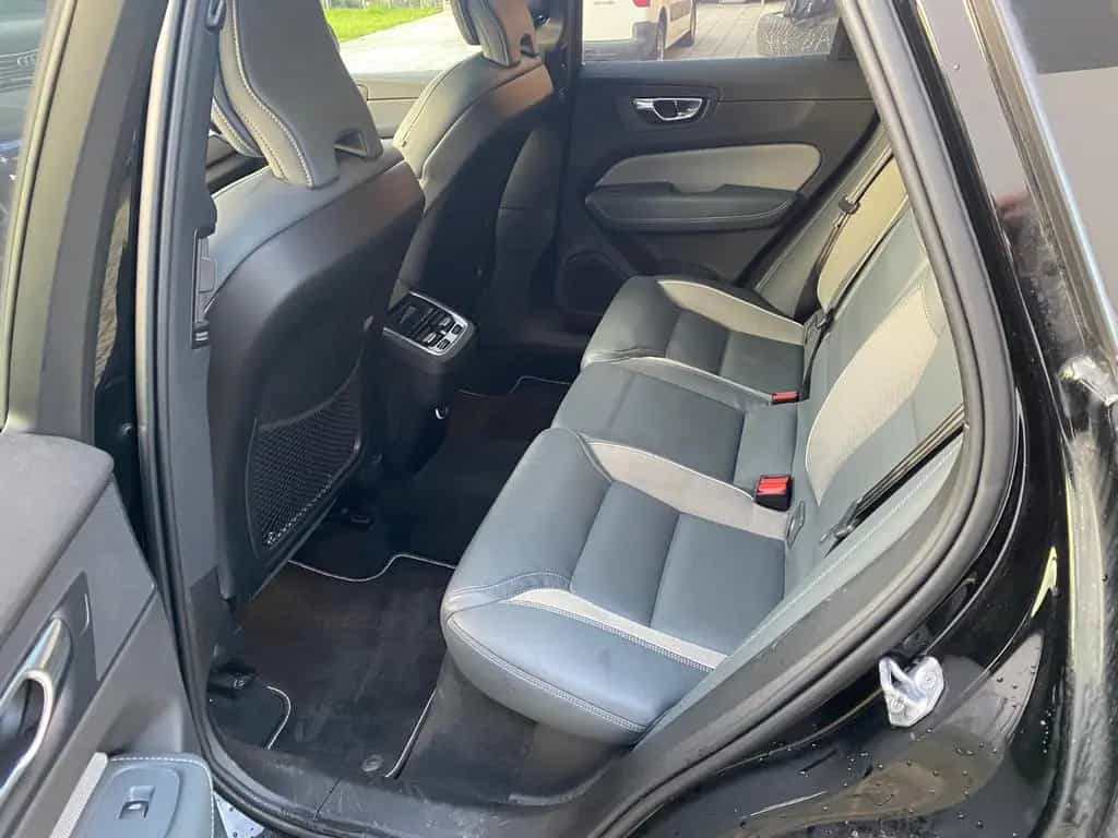 Volvo XC60 AWD R Design Pano 360°-Navi LED Head-Up 12/2019-photo-7