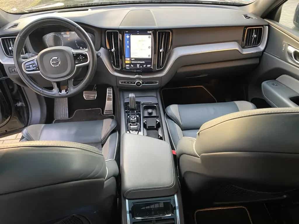 Volvo XC60 AWD R Design Pano 360°-Navi LED Head-Up 12/2019-photo-8