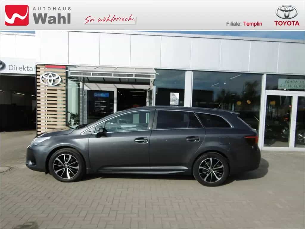 Toyota Avensis Touring Sports 1.8 Team D 06/2018-photo-1