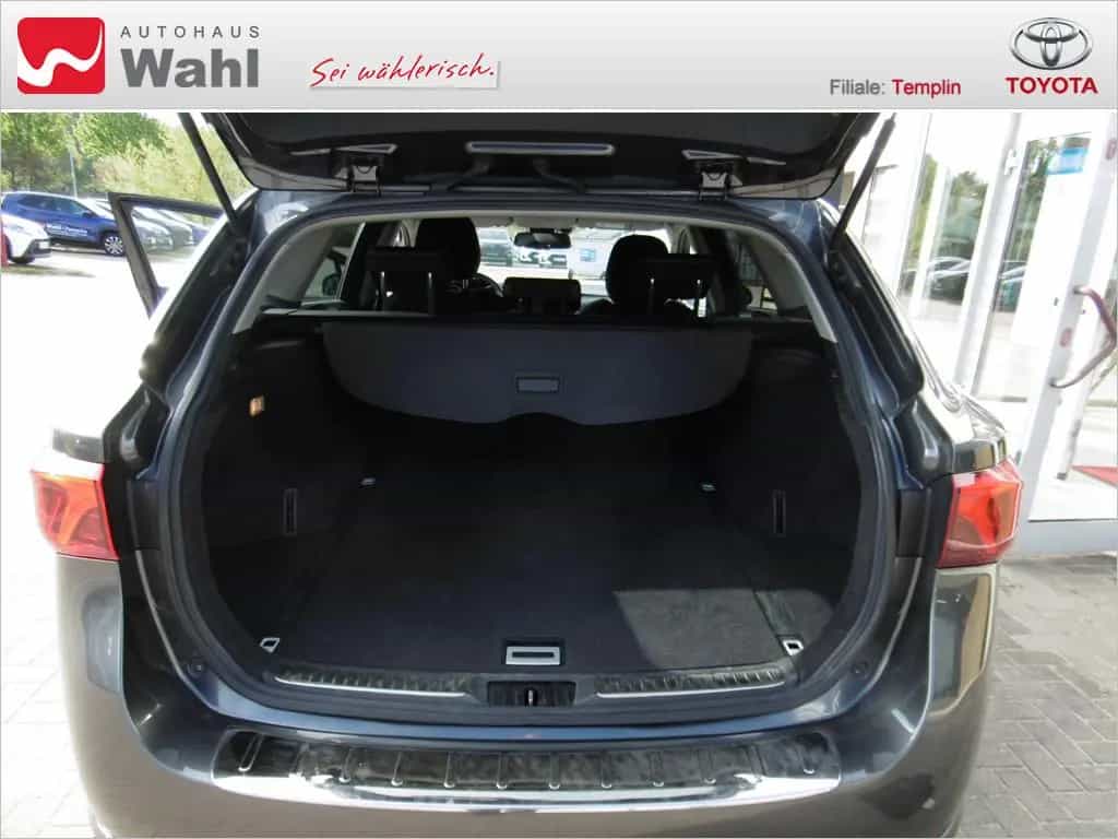 Toyota Avensis Touring Sports 1.8 Team D 06/2018-photo-11