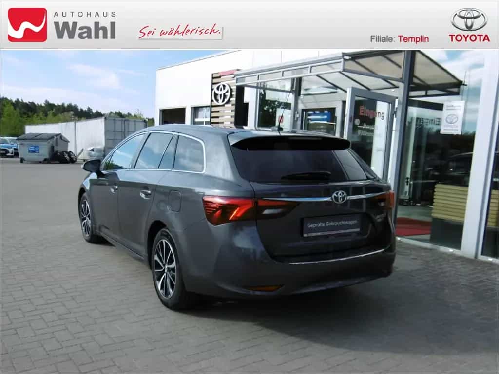 Toyota Avensis Touring Sports 1.8 Team D 06/2018-photo-2