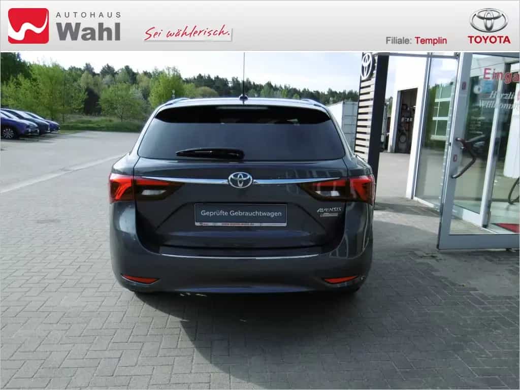Toyota Avensis Touring Sports 1.8 Team D 06/2018-photo-3